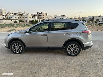 Toyota RAV4 2017 for sale in Zarqa