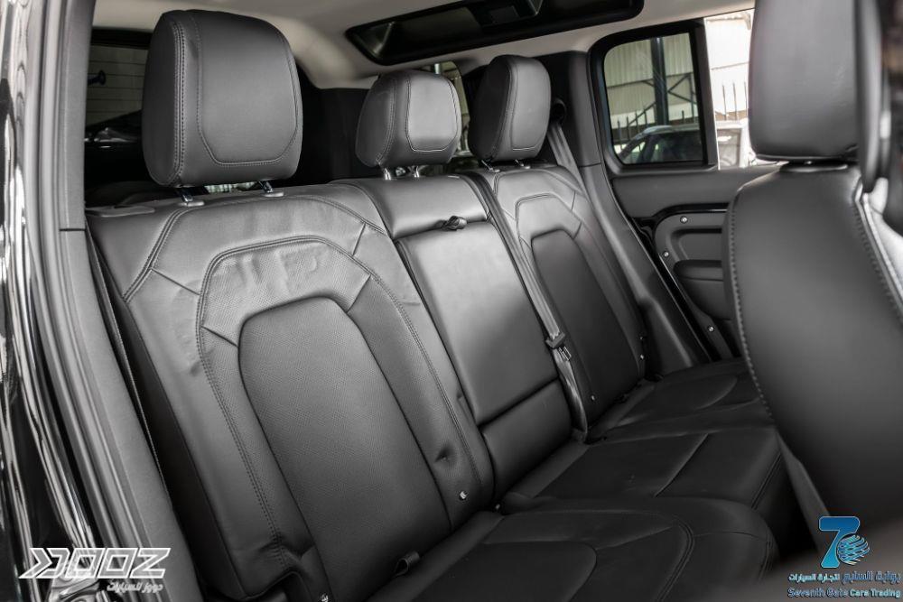 Land Rover Defender 2024 للبيع في عمان