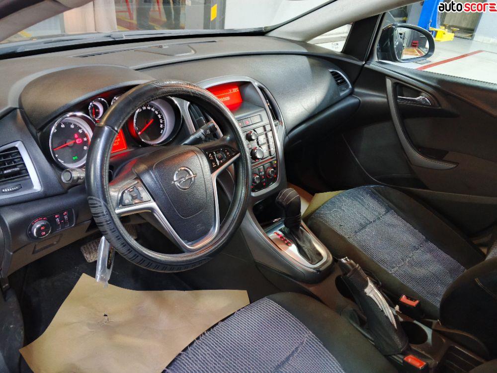 Opel Astra J 2015 for sale in Amman