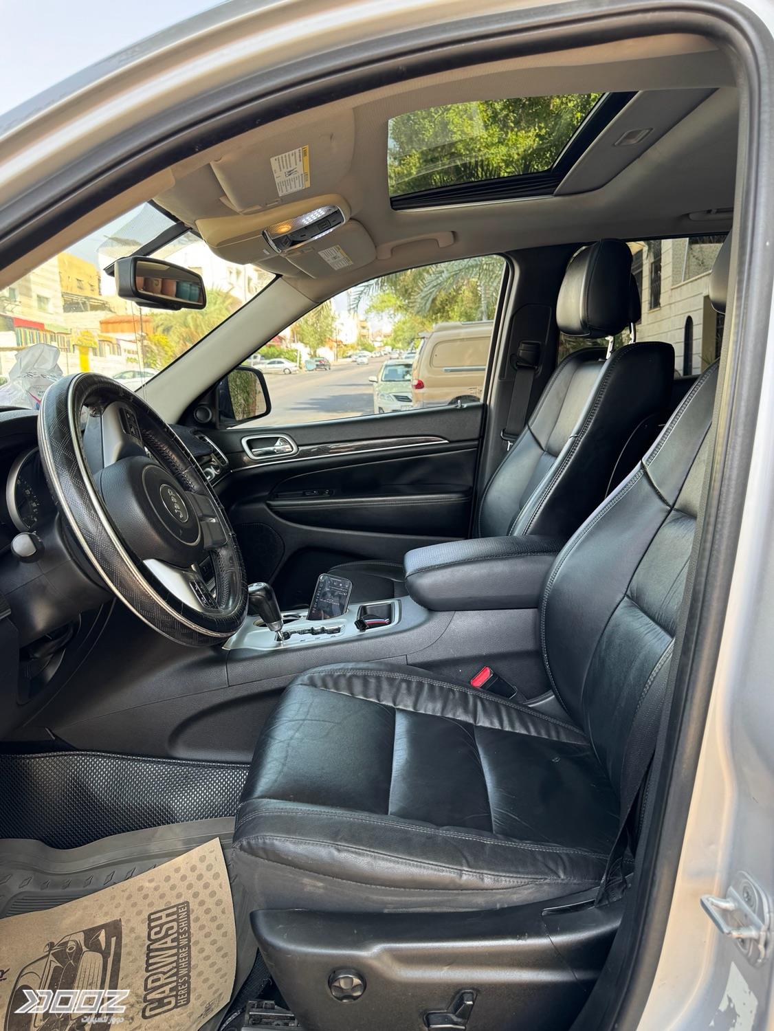 Jeep Grand Cherokee 2011 for sale in Aqaba