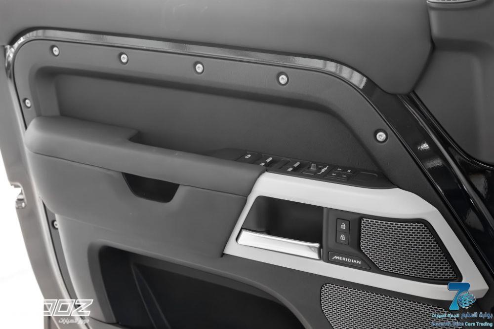 Land Rover Defender 2024 للبيع في عمان