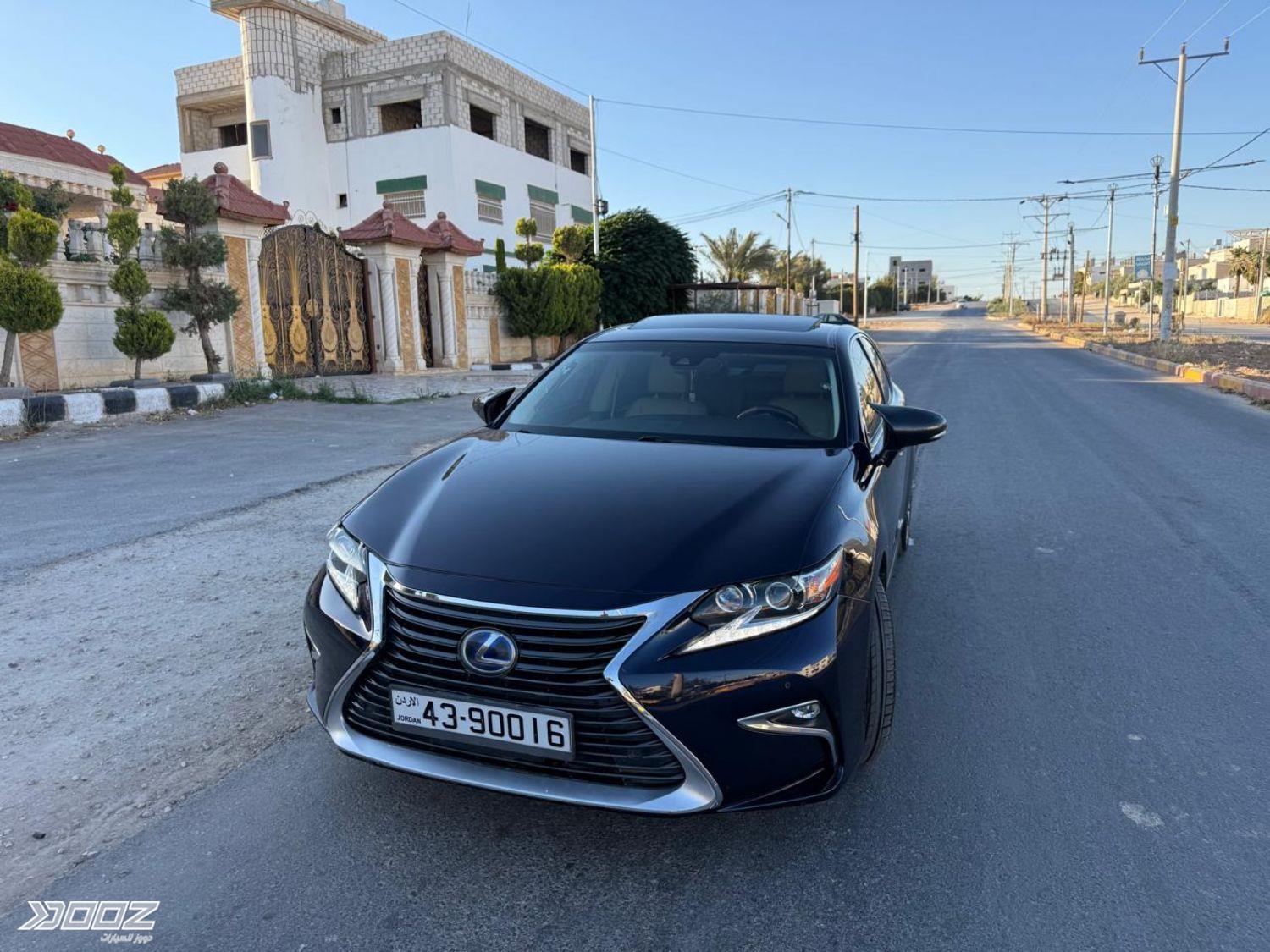 Lexus ES300H 2018 for sale in Ramtha
