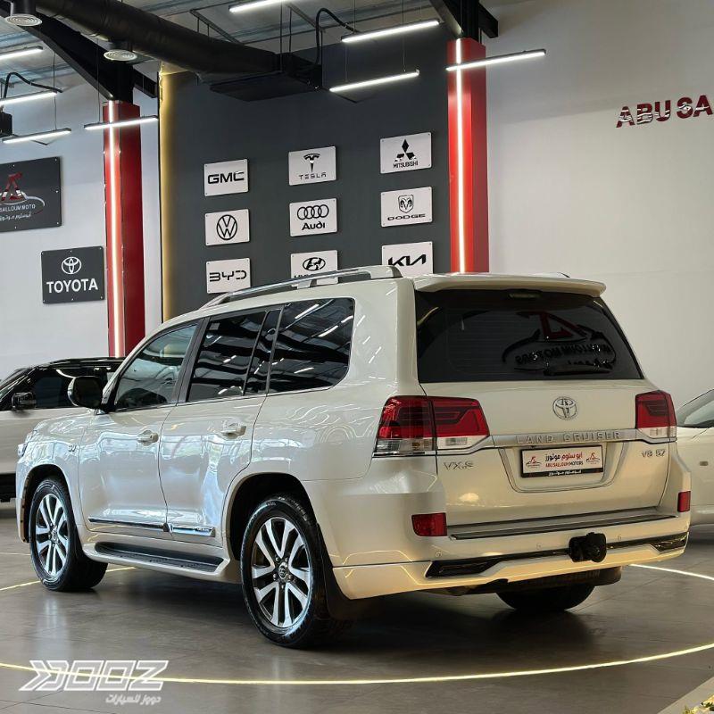 Toyota Land Cruiser 2016 for sale in Zarqa-freezone