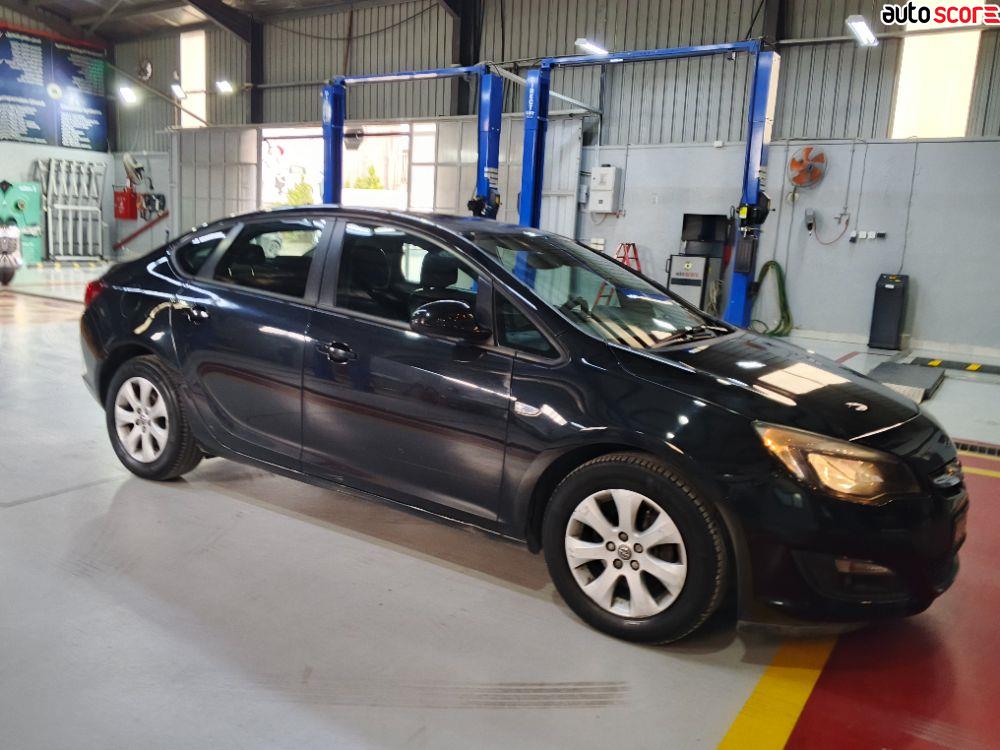Opel Astra J 2015 for sale in Amman