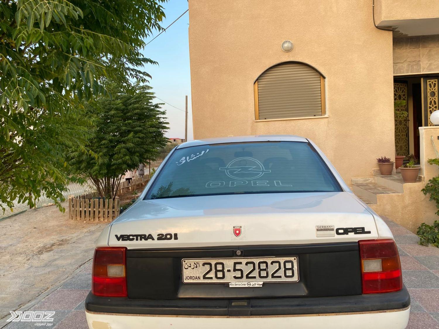 أوبل فيكترا ايه 1989 للبيع في الكرك