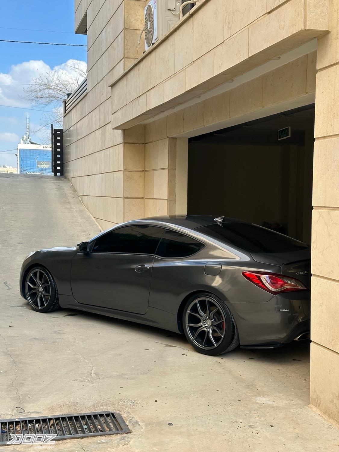 Hyundai Genesis 2010 for sale in Amman