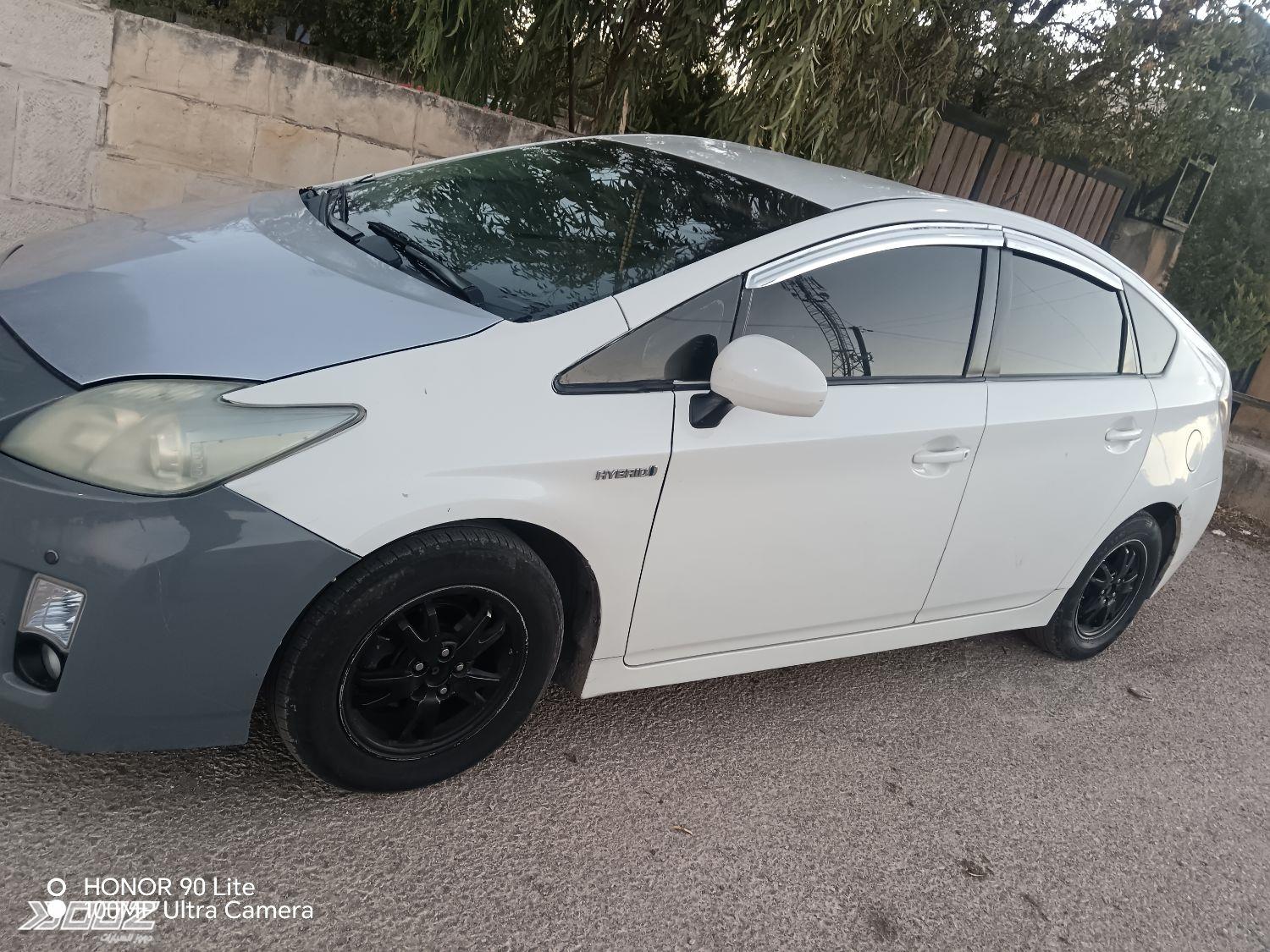 Toyota Prius 2015 for sale in Ajloun