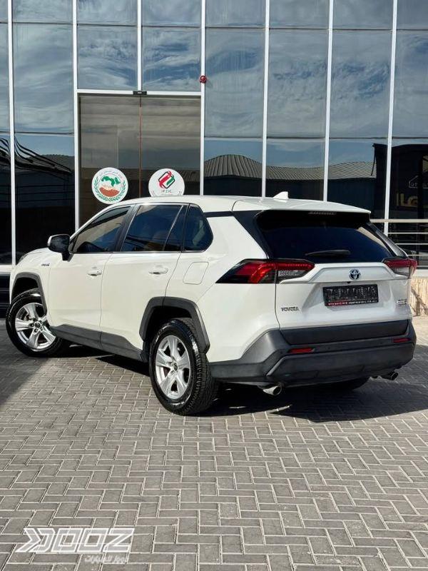 Toyota RAV4 2021 for sale in Zarqa-freezone