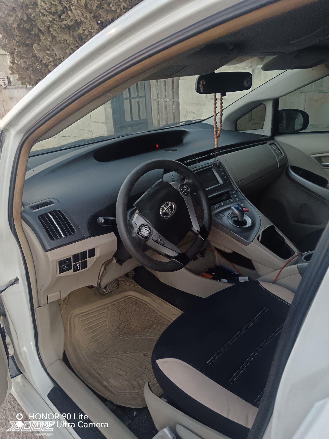 Toyota Prius 2015 for sale in Ajloun