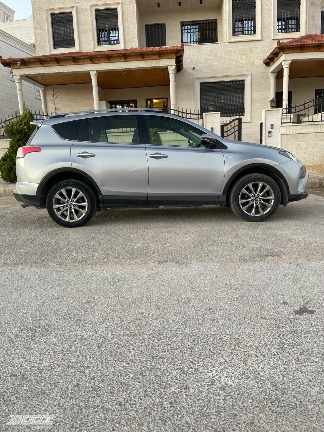 Toyota RAV4 2017 for sale in Zarqa