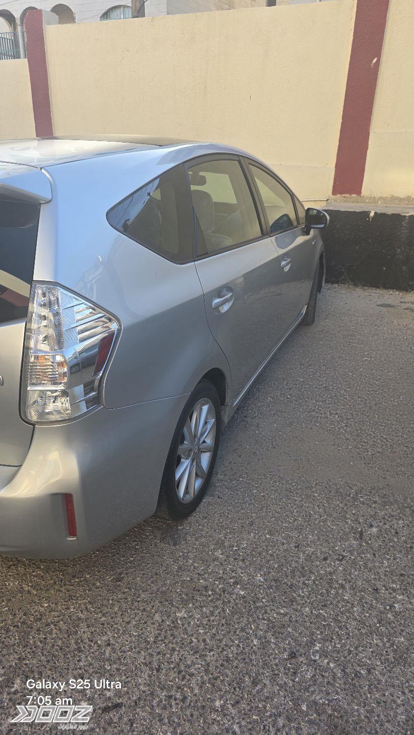 Toyota Prius-V 2014 for sale in Amman
