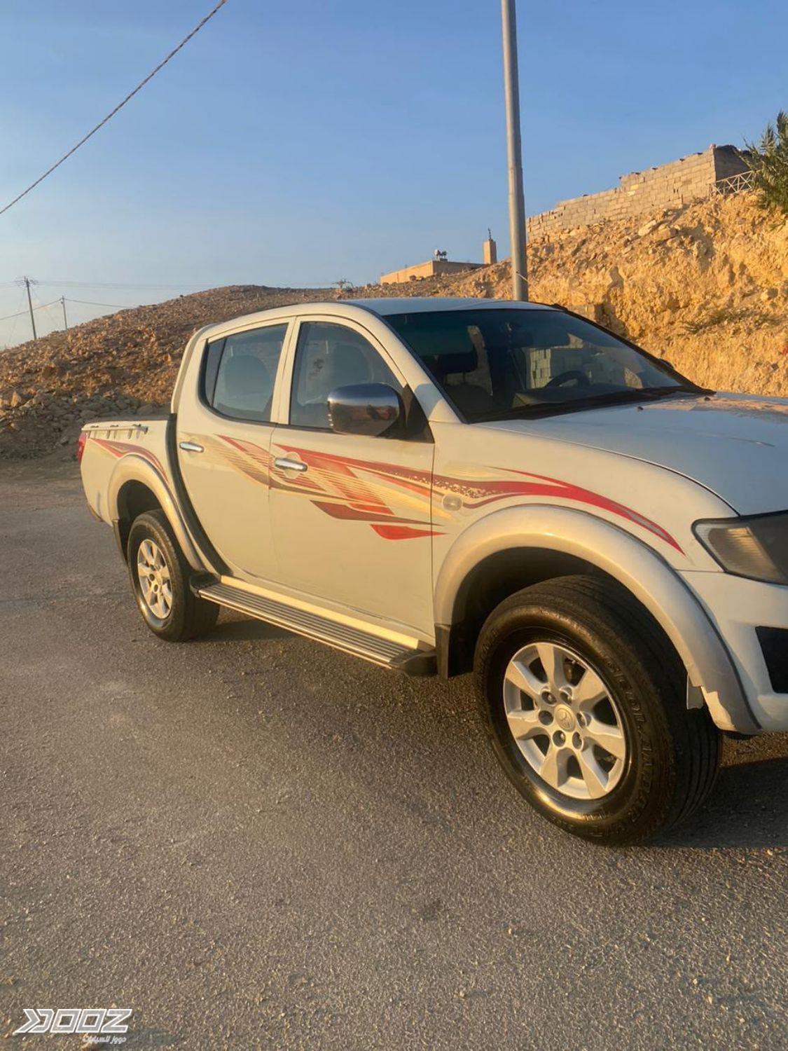 ميتسوبيشي L200 2015 للبيع في المفرق