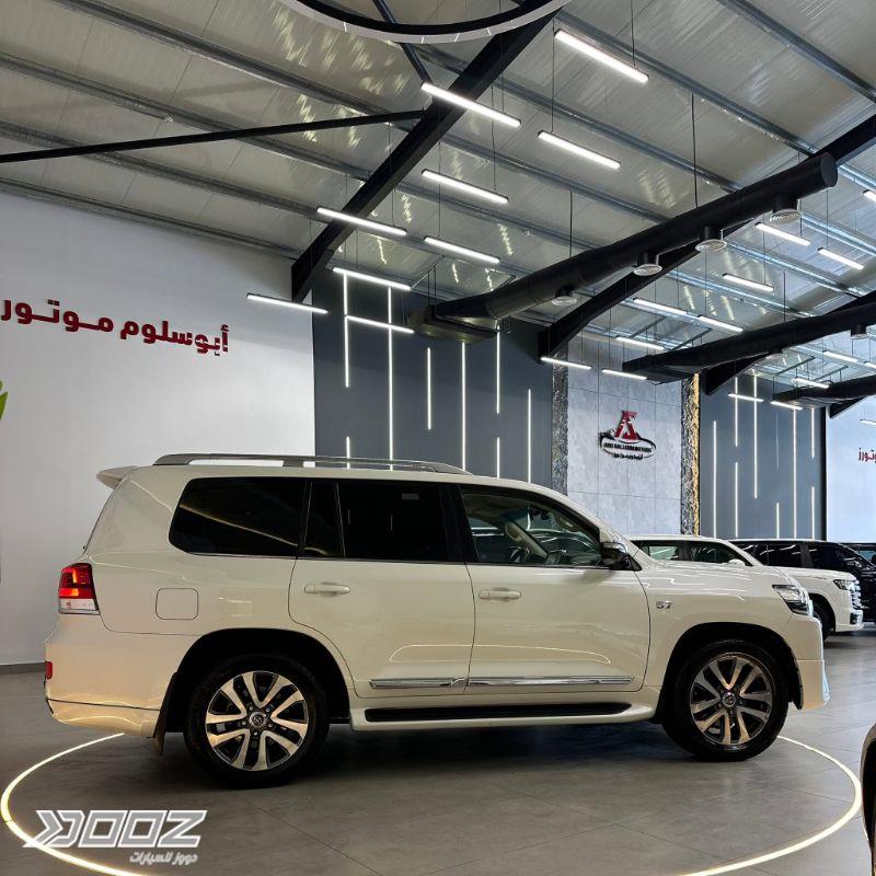 Toyota Land Cruiser 2016 for sale in Zarqa-freezone