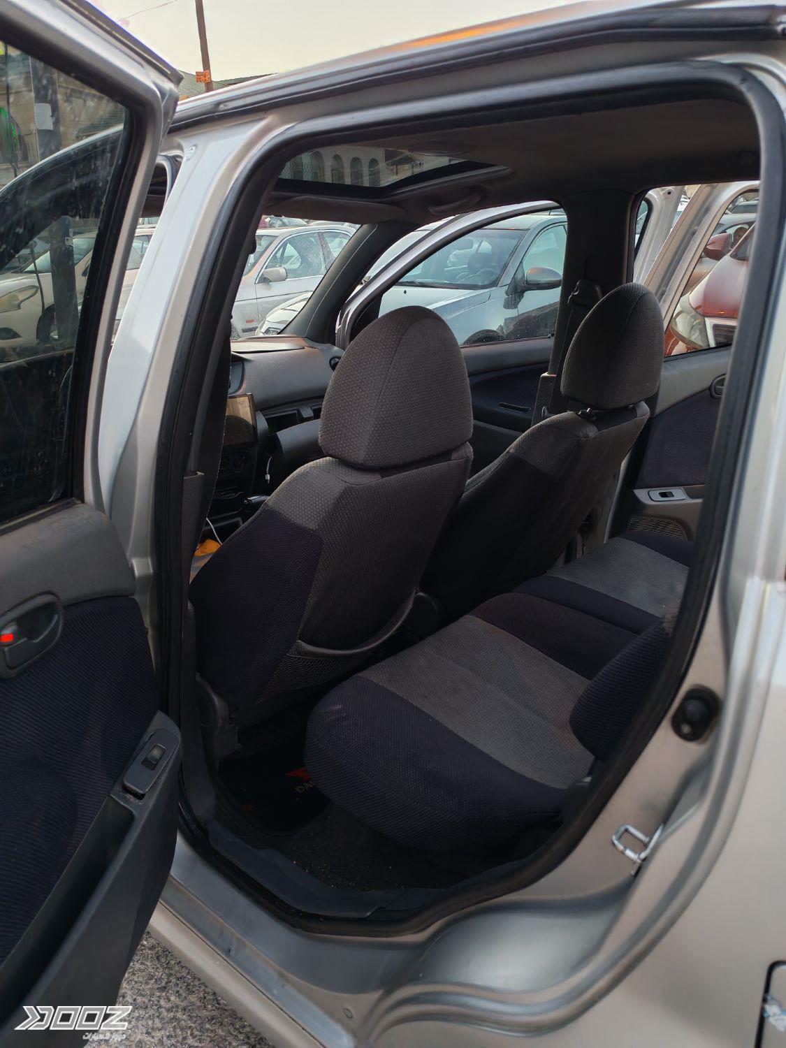 Daihatsu YRV 2001 for sale in Amman