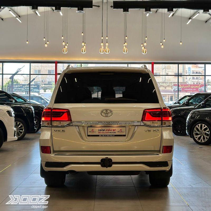 Toyota Land Cruiser 2016 for sale in Zarqa-freezone