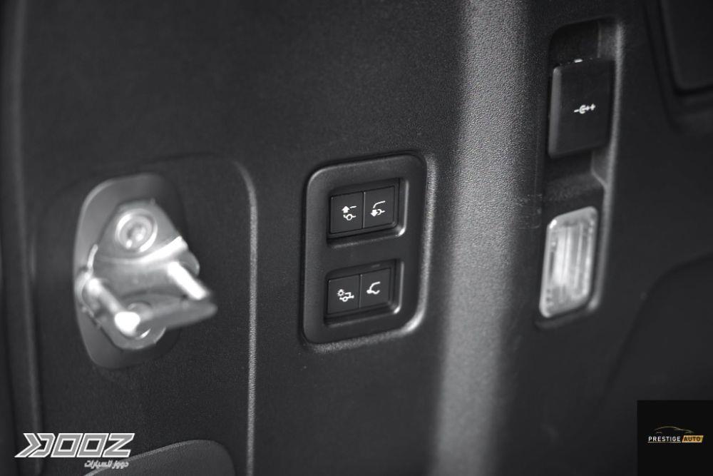 Land Rover Defender 2024 للبيع في عمان