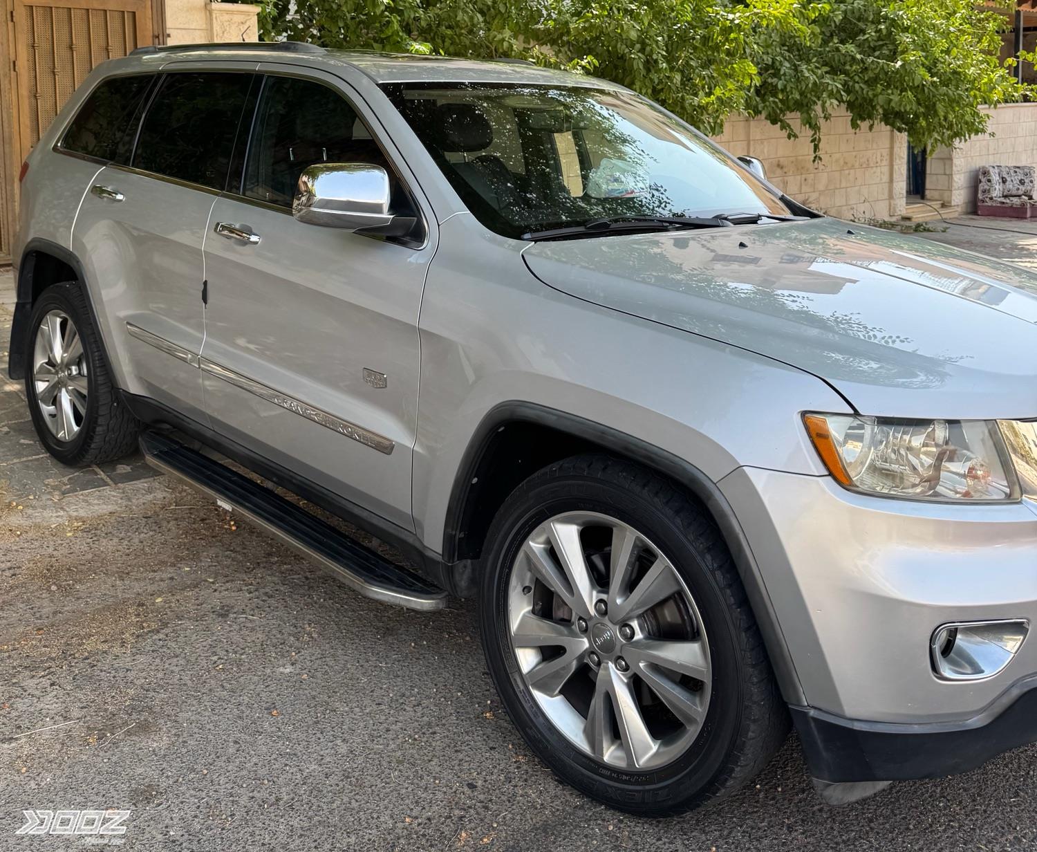 Jeep Grand Cherokee 2011 for sale in Aqaba