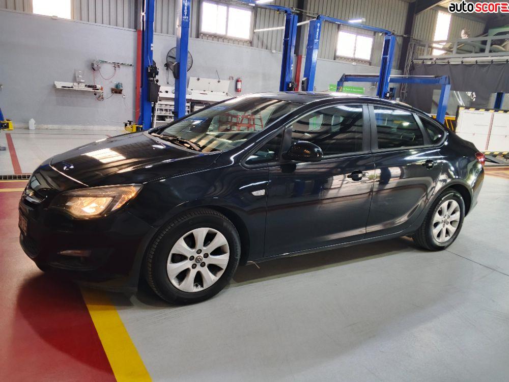 Opel Astra J 2015 for sale in Amman