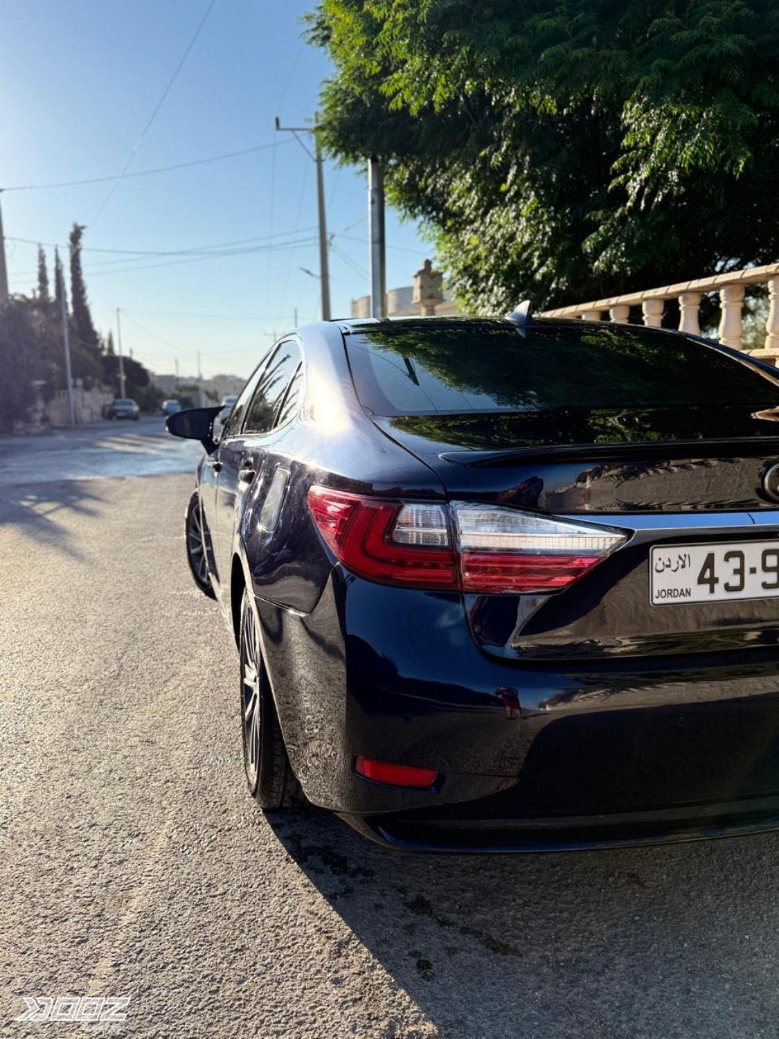 Lexus ES300H 2018 for sale in Ramtha