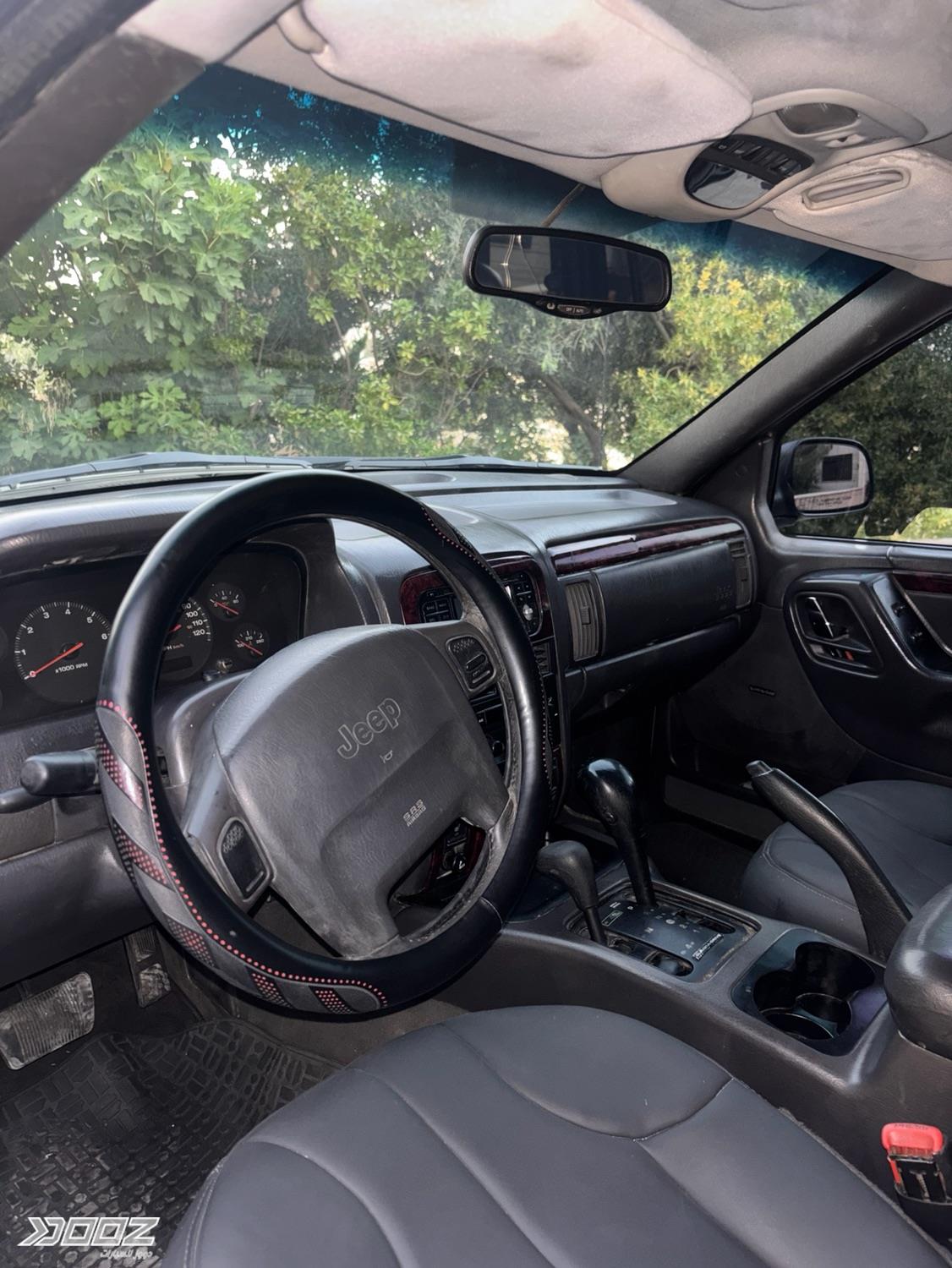 Jeep Grand Cherokee 2000 للبيع في عمان