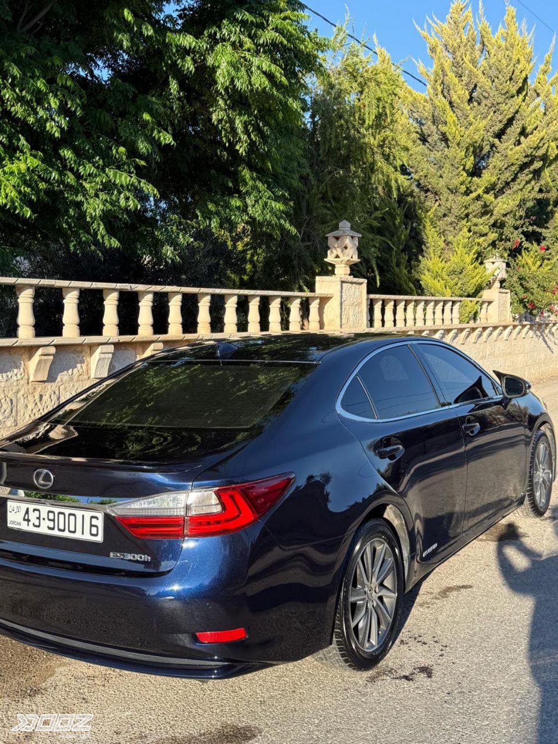 Lexus ES300H 2018 for sale in Ramtha