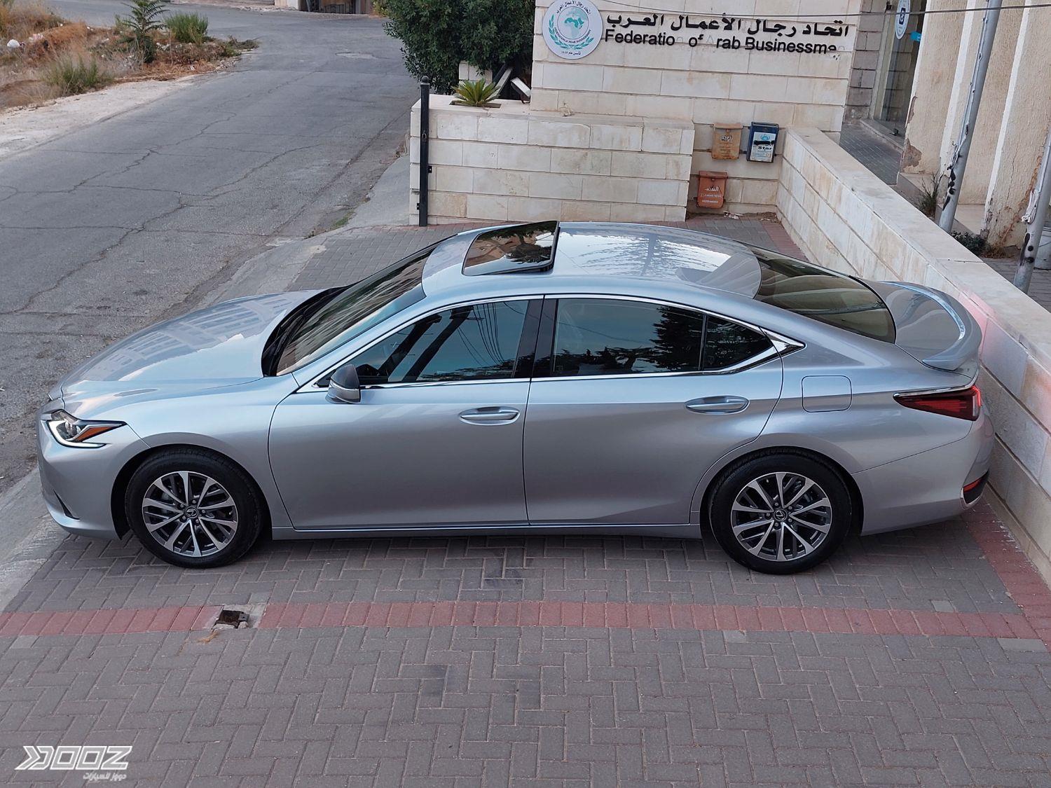 لكزس ES300H 2025 للبيع في عمان