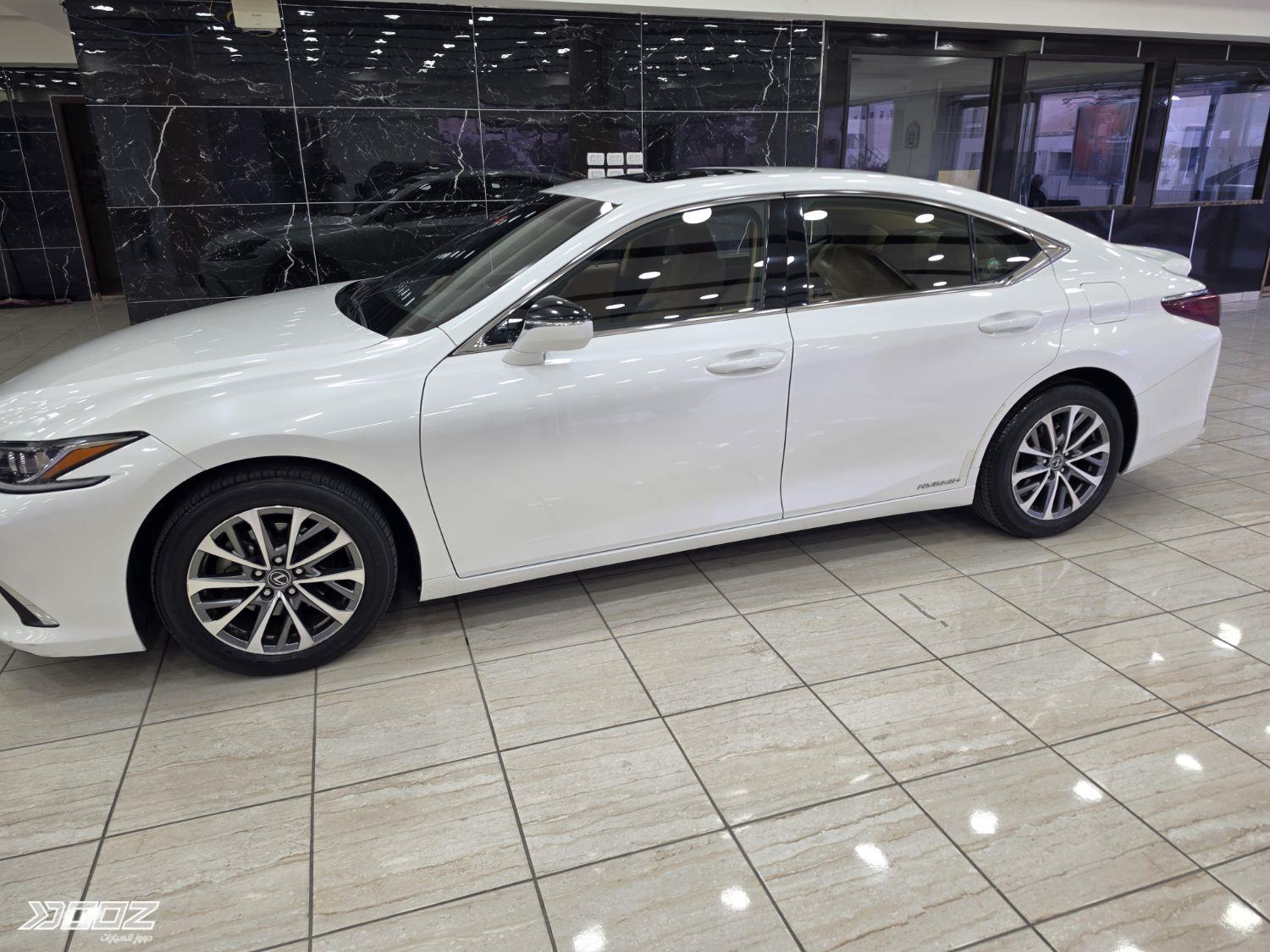Lexus ES300H 2022 for sale in Amman