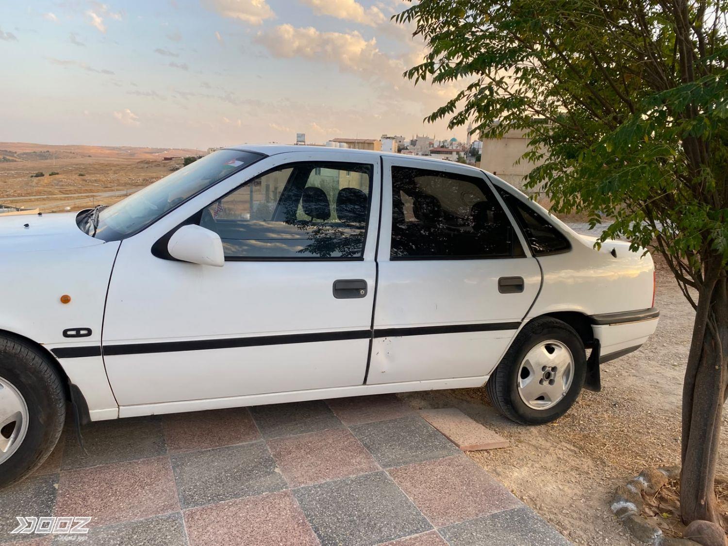 أوبل فيكترا ايه 1989 للبيع في الكرك