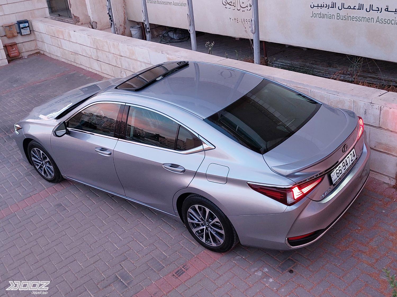 لكزس ES300H 2025 للبيع في عمان