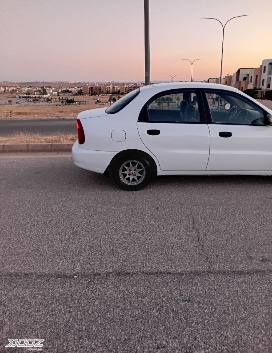 دايو لانوس 2001 للبيع في الزرقاء