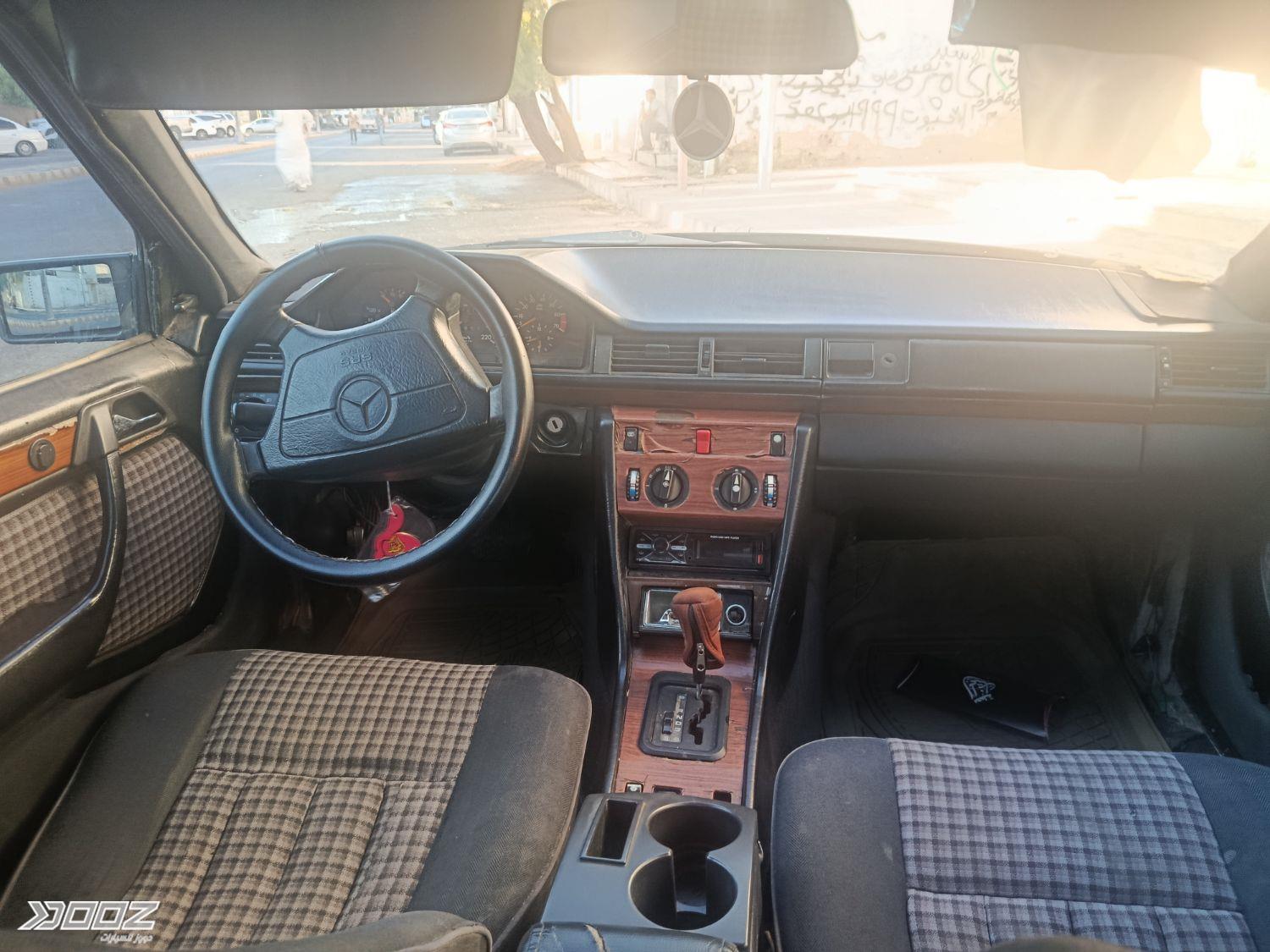 Mercedes E200 1990 for sale in Aqaba