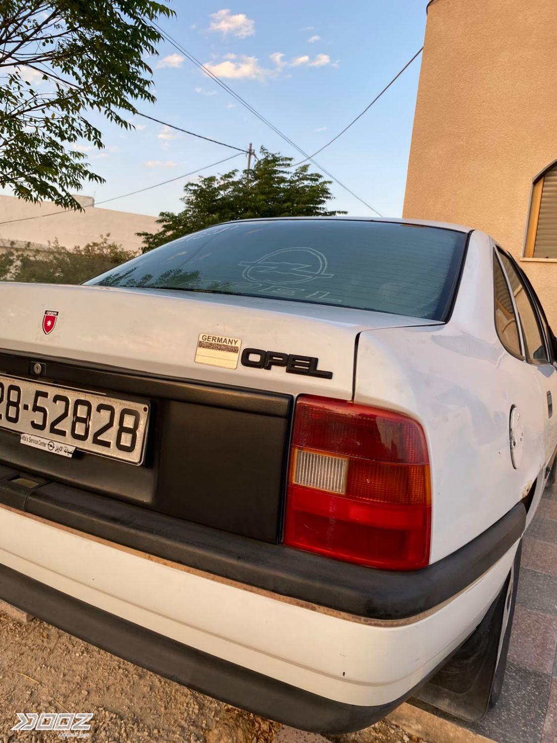 أوبل فيكترا ايه 1989 للبيع في الكرك