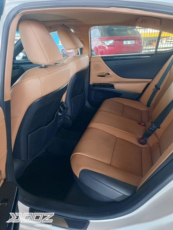 Lexus ES300H 2022 for sale in Amman