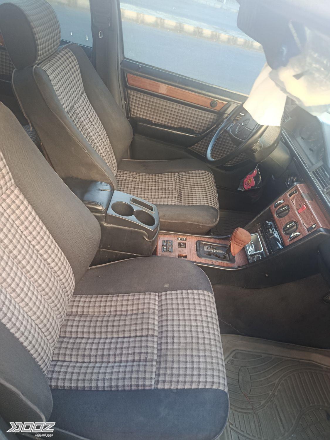 Mercedes E200 1990 for sale in Aqaba