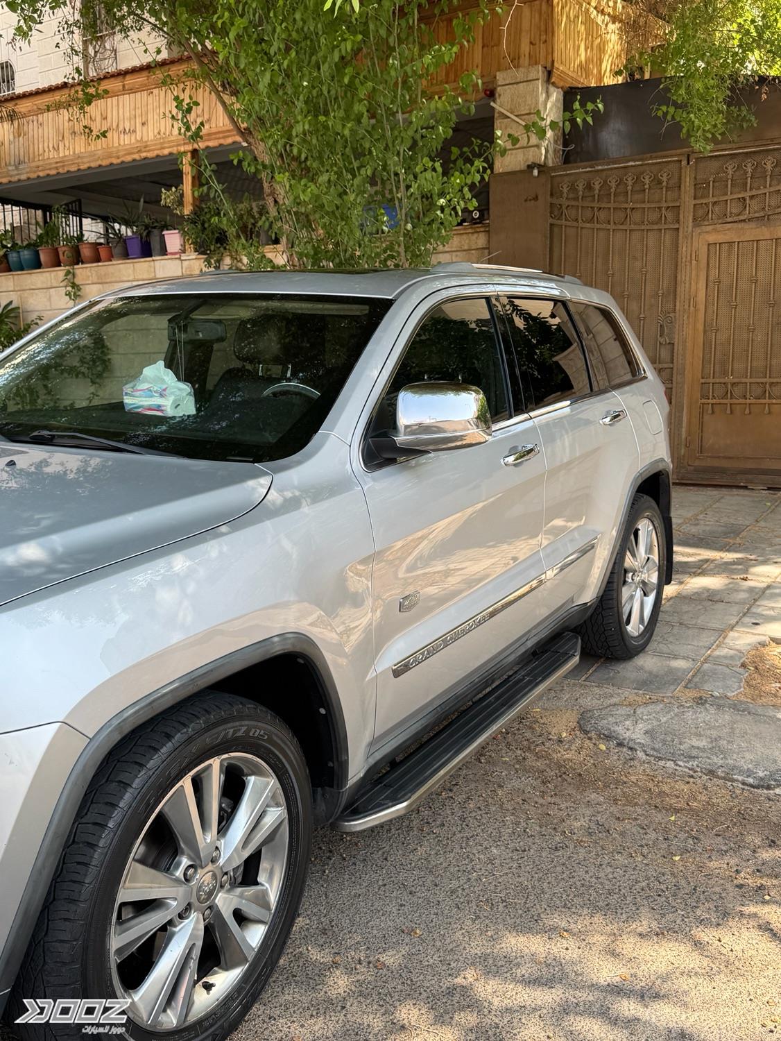 Jeep Grand Cherokee 2011 for sale in Aqaba