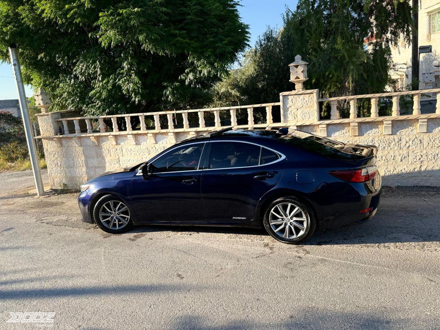 Lexus ES300H 2018 for sale in Ramtha