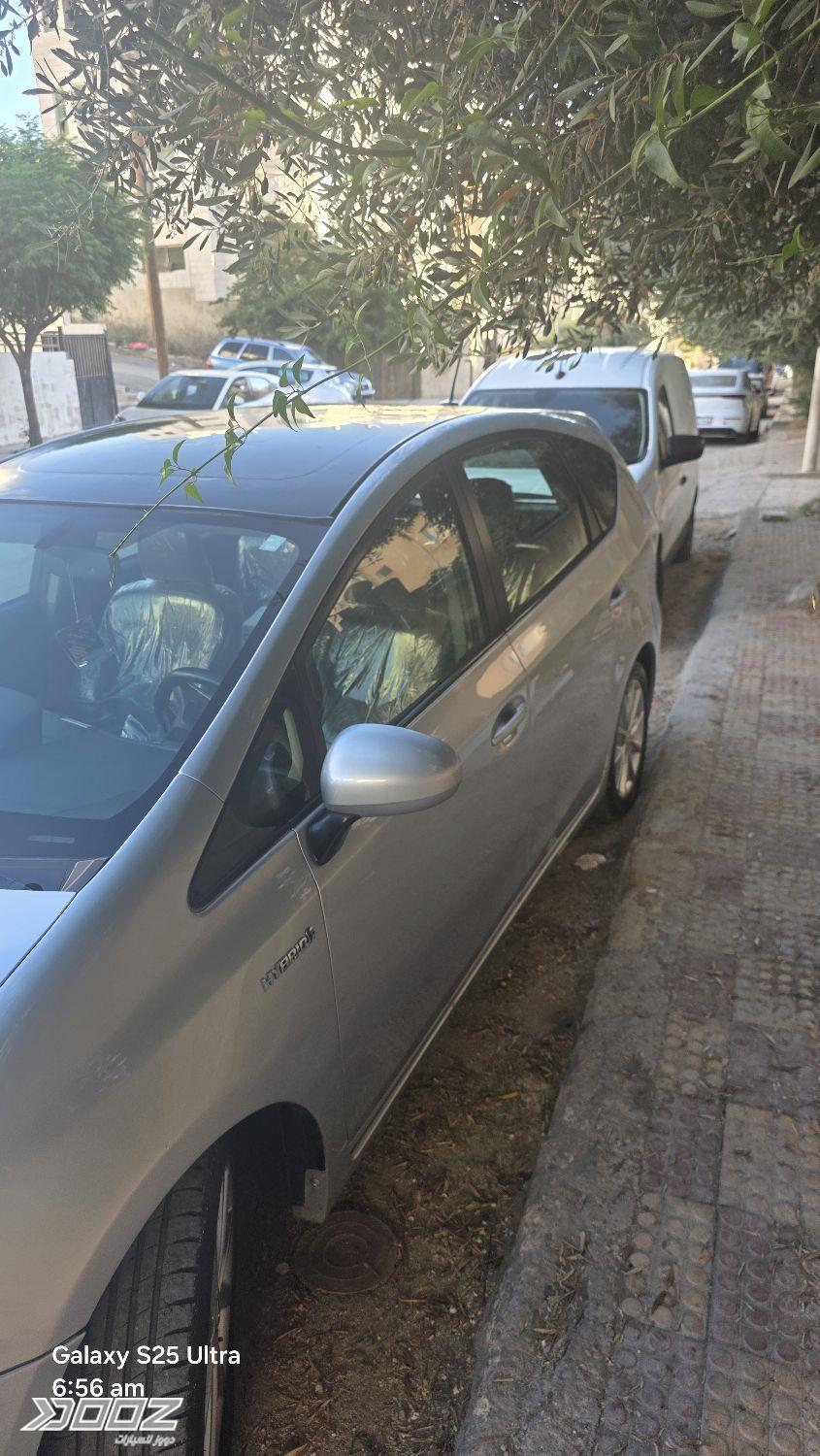 Toyota Prius-V 2014 for sale in Amman