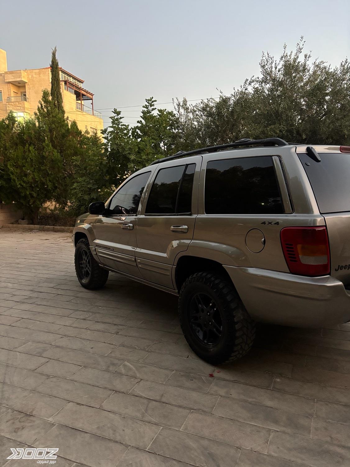 Jeep Grand Cherokee 2000 للبيع في عمان