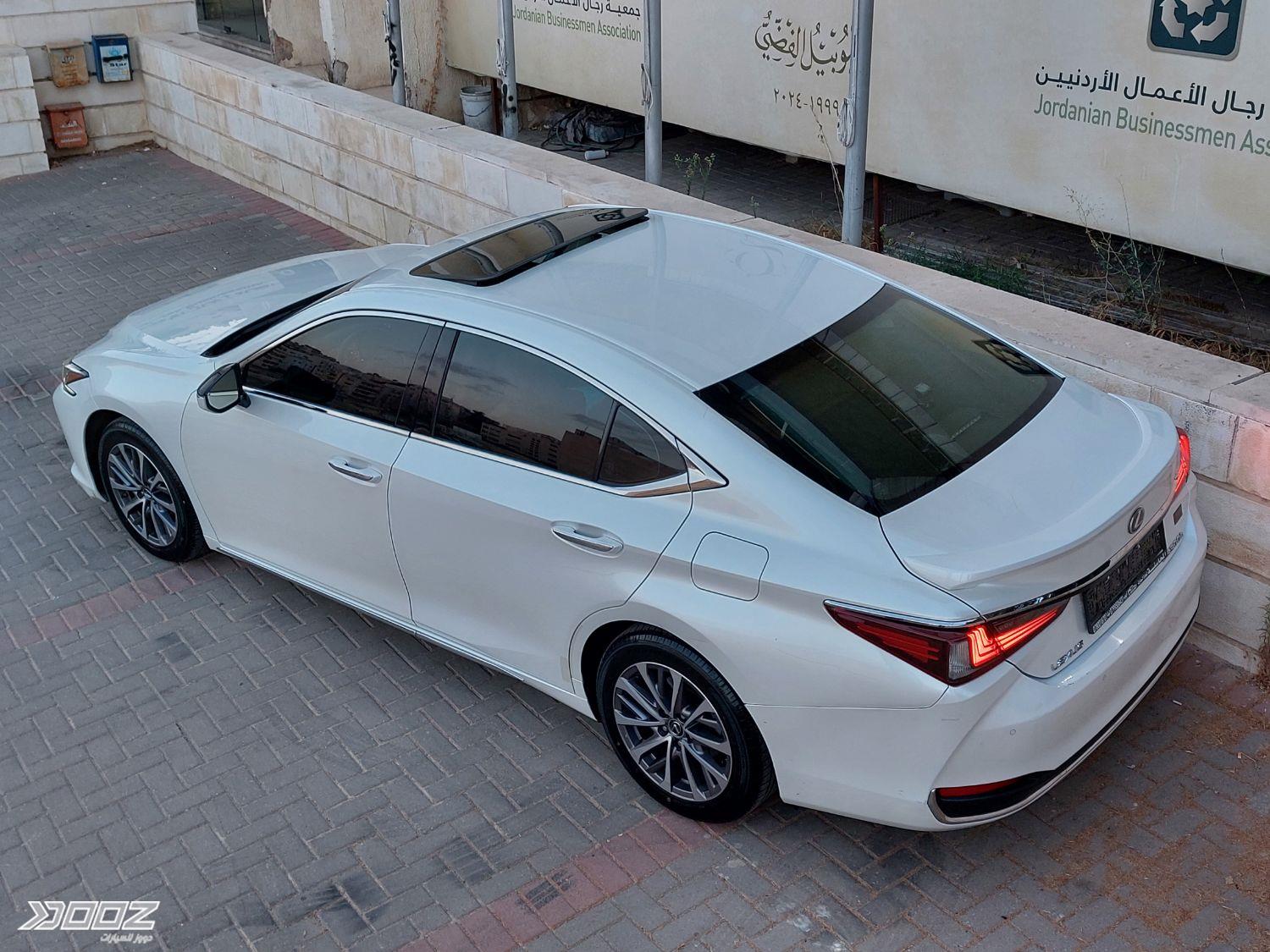 لكزس ES300H 2023 للبيع في عمان